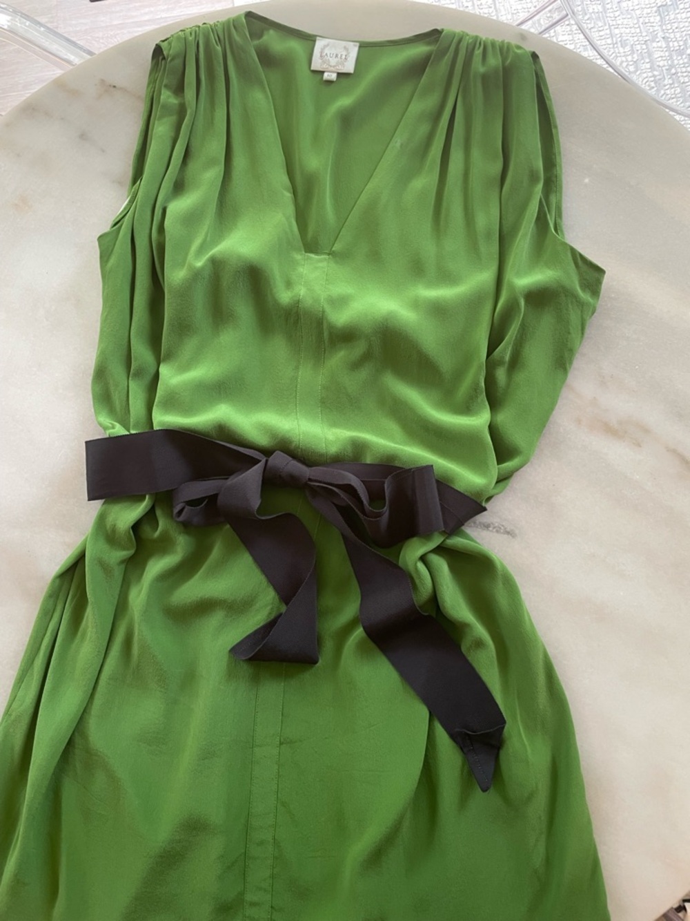 Laurel Bright Green Sleeveless V-Neck Dress with Black Sash size 10 100% silk